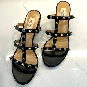 Authentic never worn Valentino Rockstud open toe pumps in black leather.